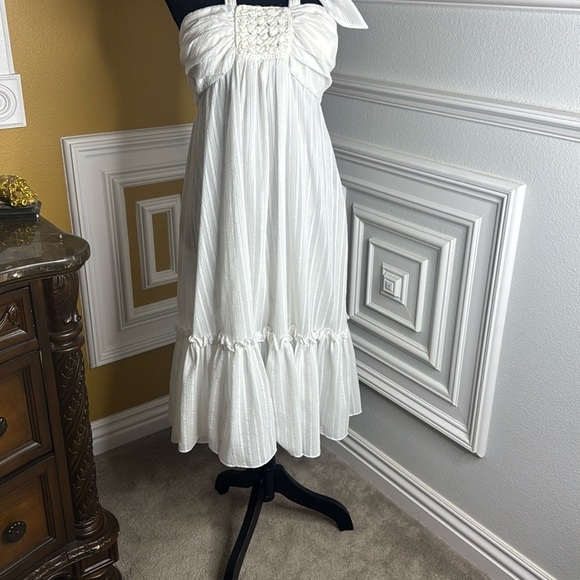 Elegant White Halter Dress - Picture 4 of 14